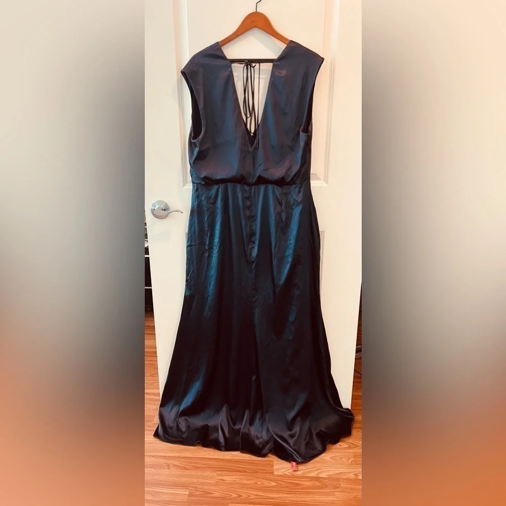 Dessy Collection V Neck Stretch Satin Charmeuse Gown In Midnight Blue